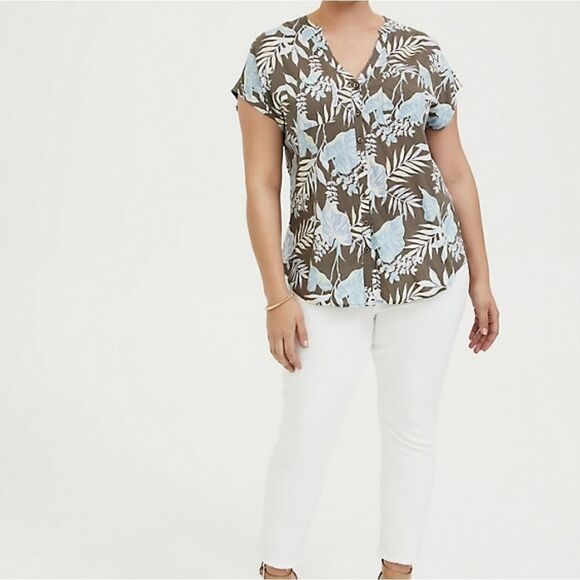 Torrid top   - Picture 2 of 4